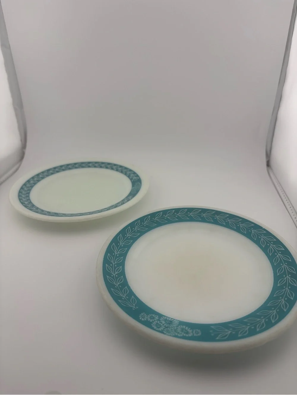 Vintage Pyrex Tableware Turquoise Laurel Plates 7” - Set of 2